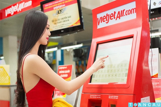 Check - in tại kiosk sẽ giúp hành khách tránh việc xếp hàng chờ lâu tại quầy